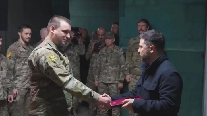 Tổng thống Ukraine thị sát Pokrovsk giữa sức nóng chiến sự